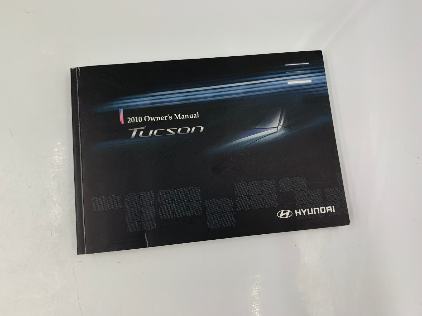 2010 Hyundai Tucson Owners Manual with Case OEM C02B19027