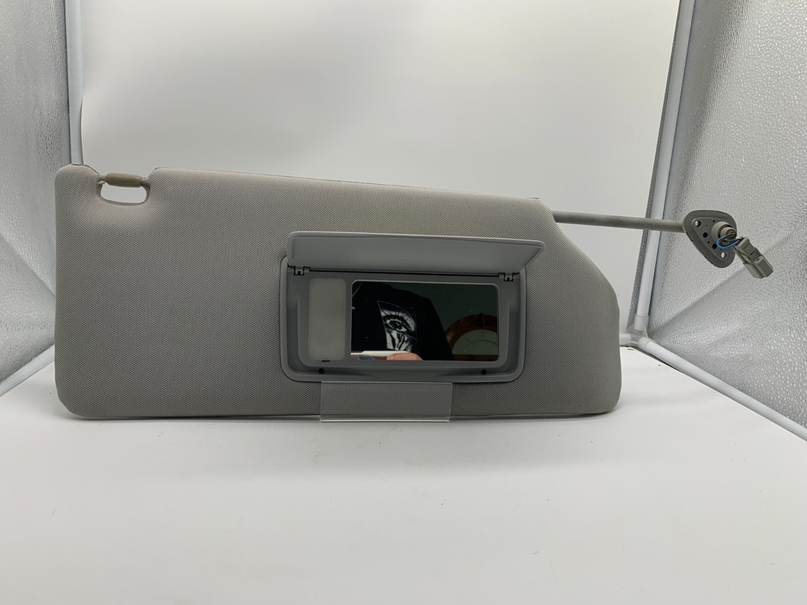 2006-2010 Honda Odyssey Passenger Sun Visor Gray Illuminated OEM C01B39060