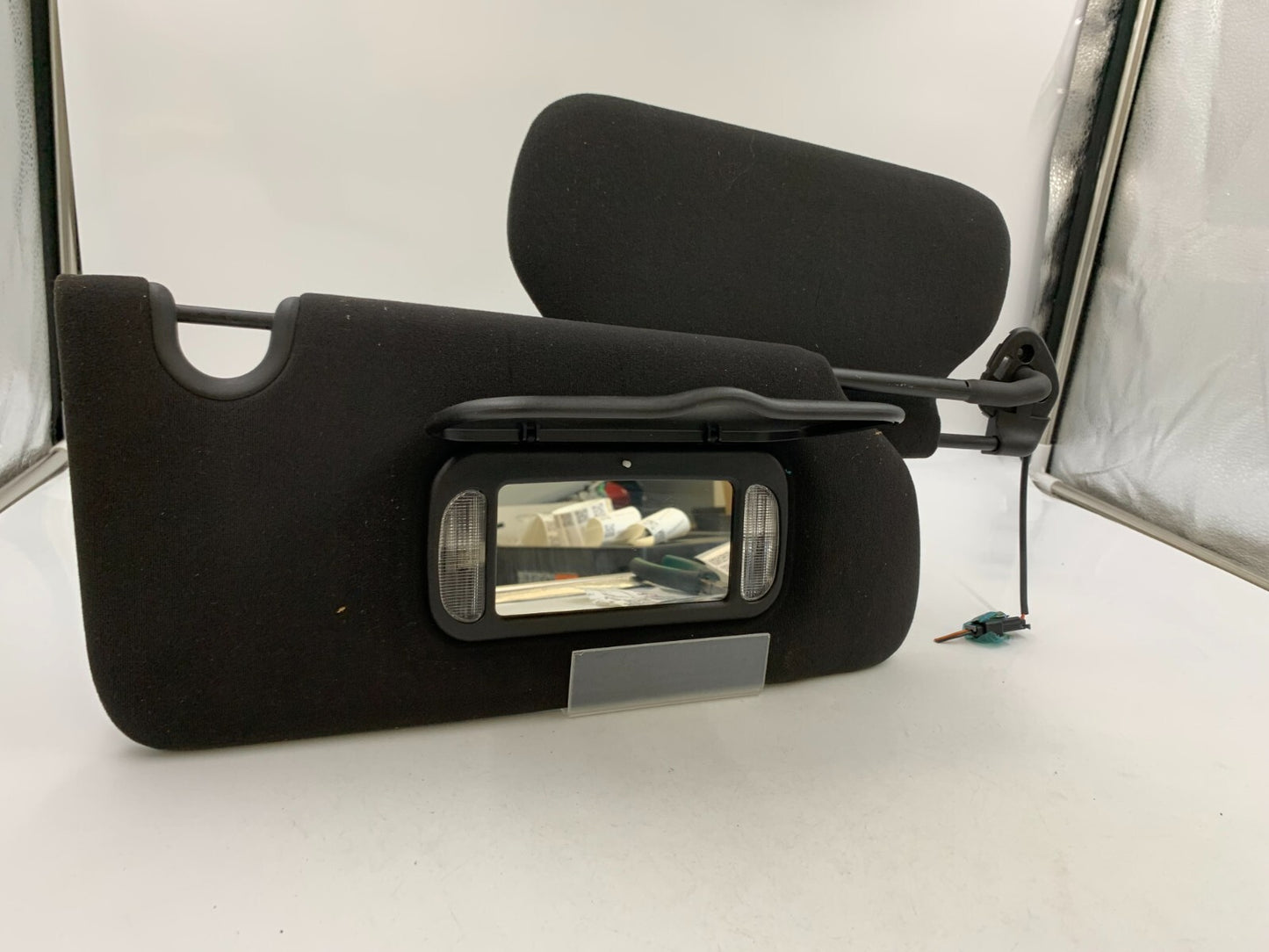 2006-2007 Cadillac DTS Passenger Sun Visor Black Illuminated OEM B03B05081