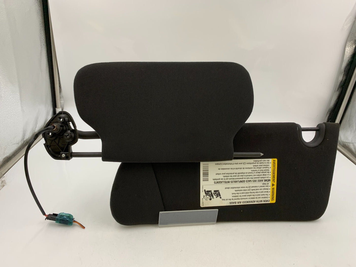 2006-2007 Cadillac DTS Passenger Sun Visor Black Illuminated OEM B03B05081