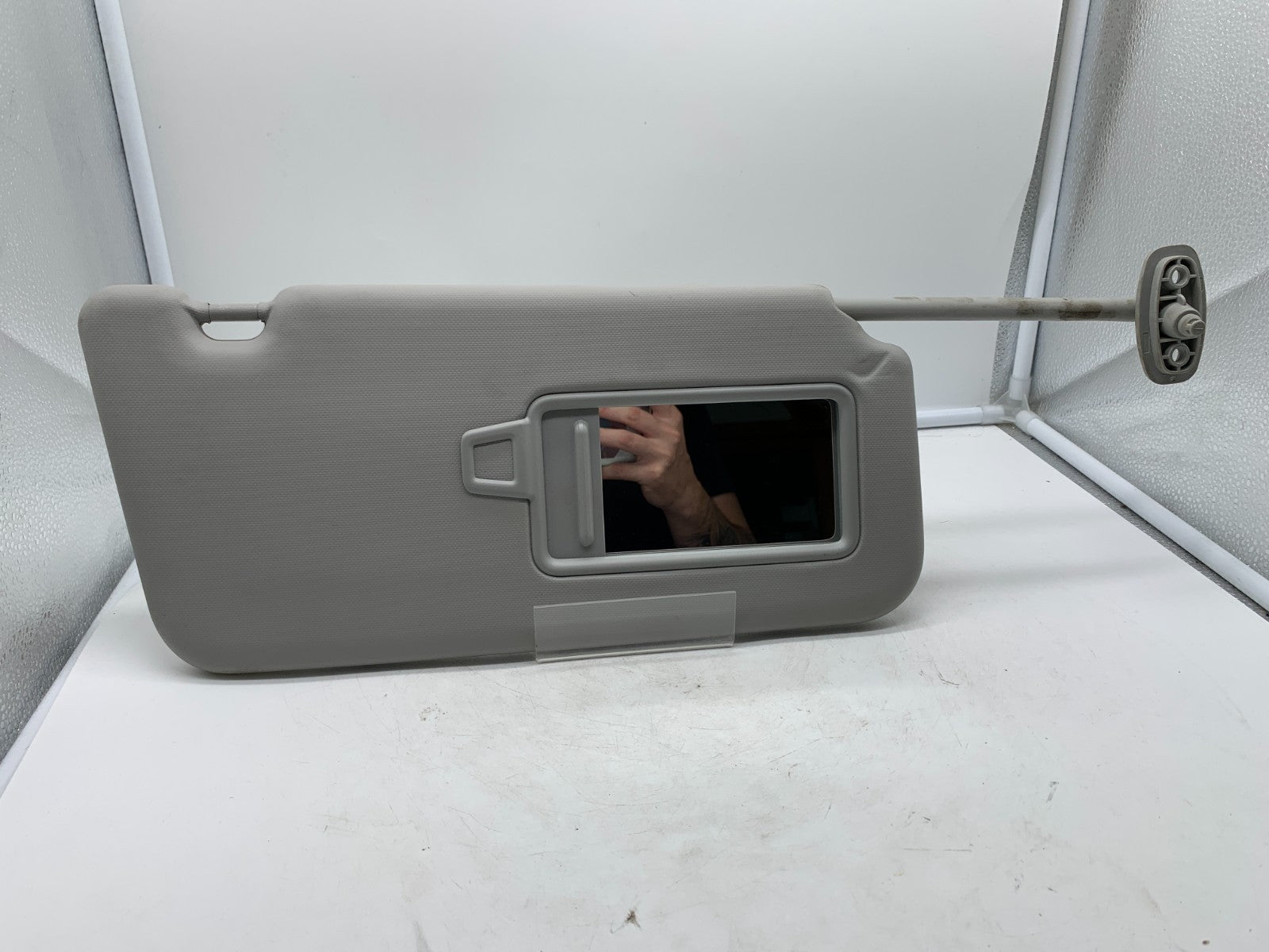 2020-2021 Kia Soul Passenger Sun Visor Gray Illuminated OEM A04B15002