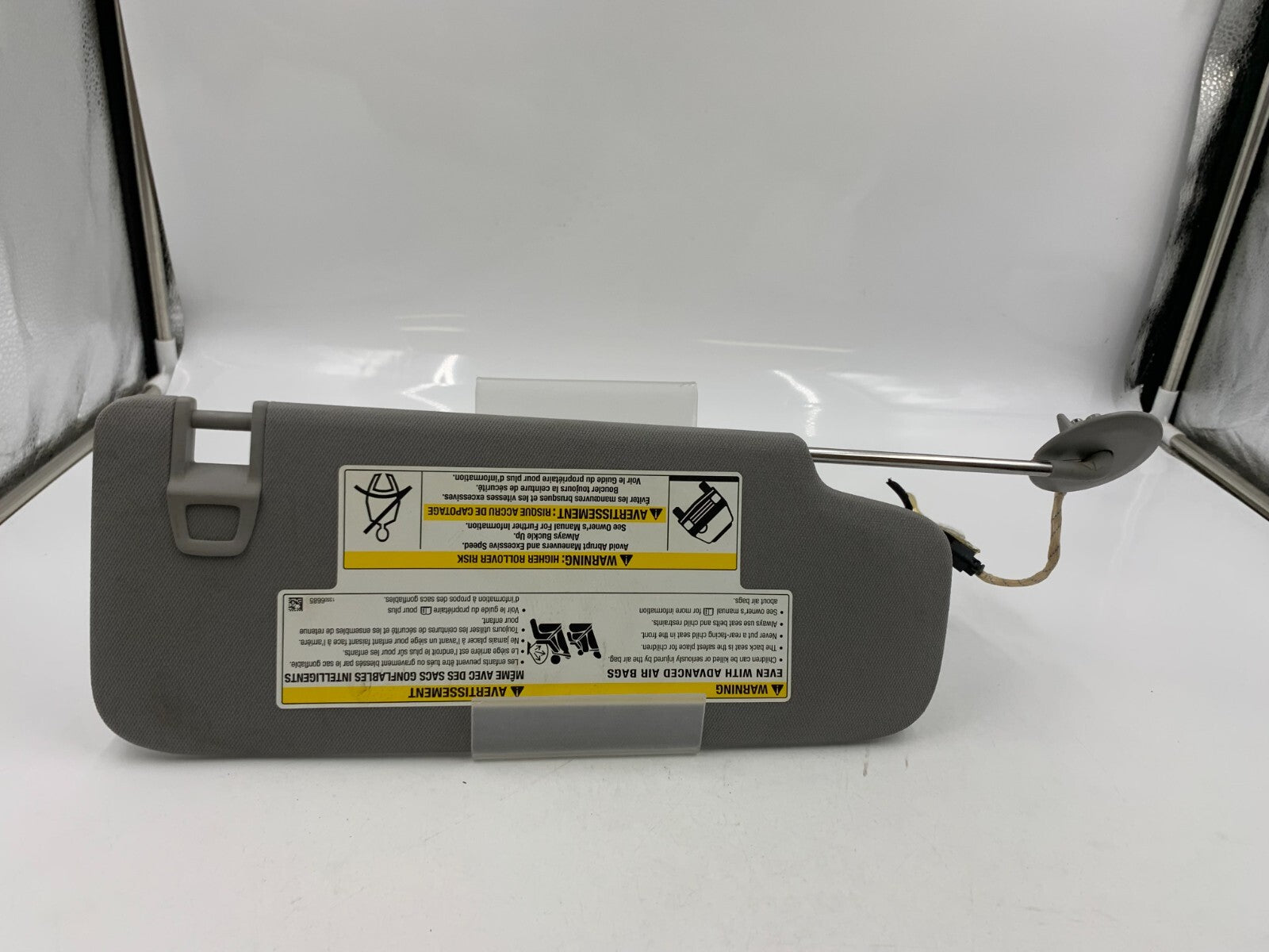 2018-2019 Chevrolet Equinox Driver Sun Visor Gray Illuminated OEM E03B67007