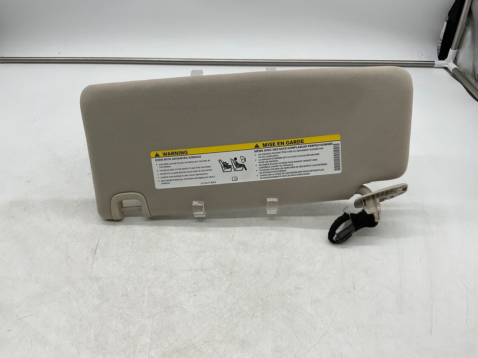 2016-2017 Chrysler 200 Passenger Sun Visor Gray Illuminated OEM C01B41026