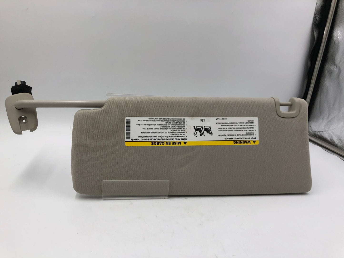 2014-2018 Jeep Grand Cherokee Passenger Sun Visor Gray Illuminated OEM D01B33065