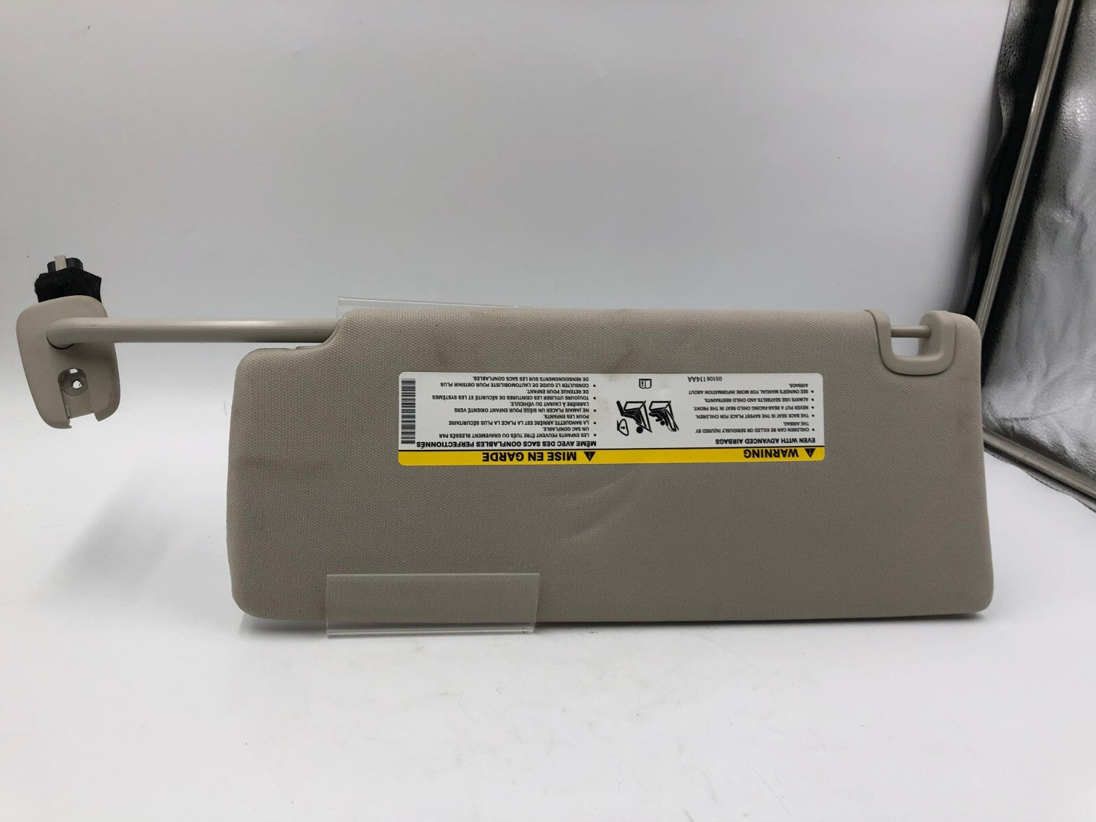 2014-2018 Jeep Grand Cherokee Passenger Sun Visor Gray Illuminated OEM D01B33065