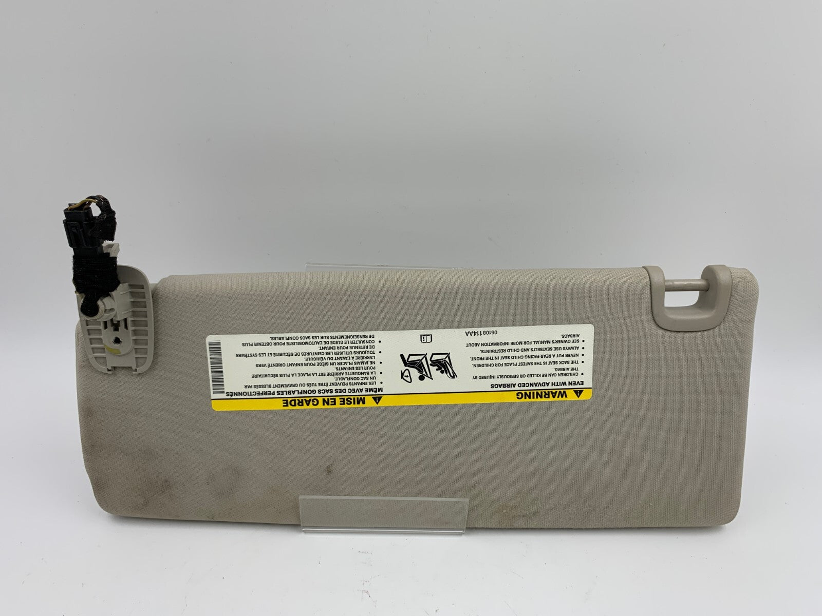 2014-2018 Jeep Grand Cherokee Passenger Sun Visor Gray Illuminated OEM D01B09004