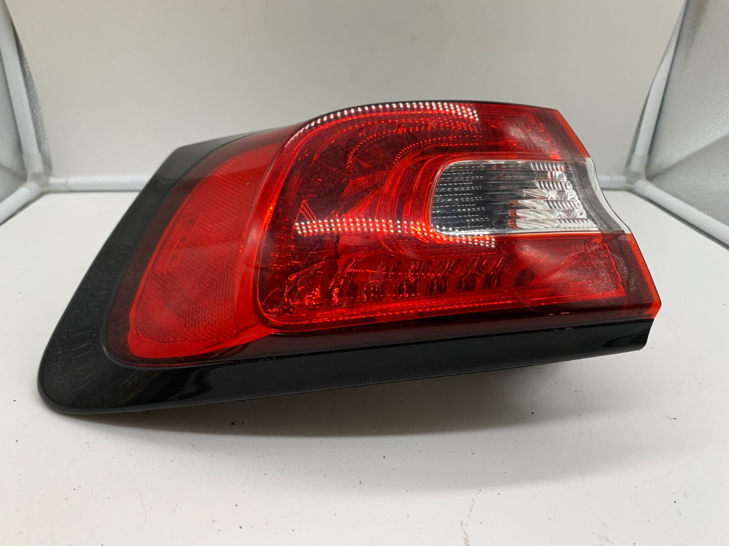 2014-2018 Jeep Cherokee Driver Side Tail Light Taillight OEM D04B69001