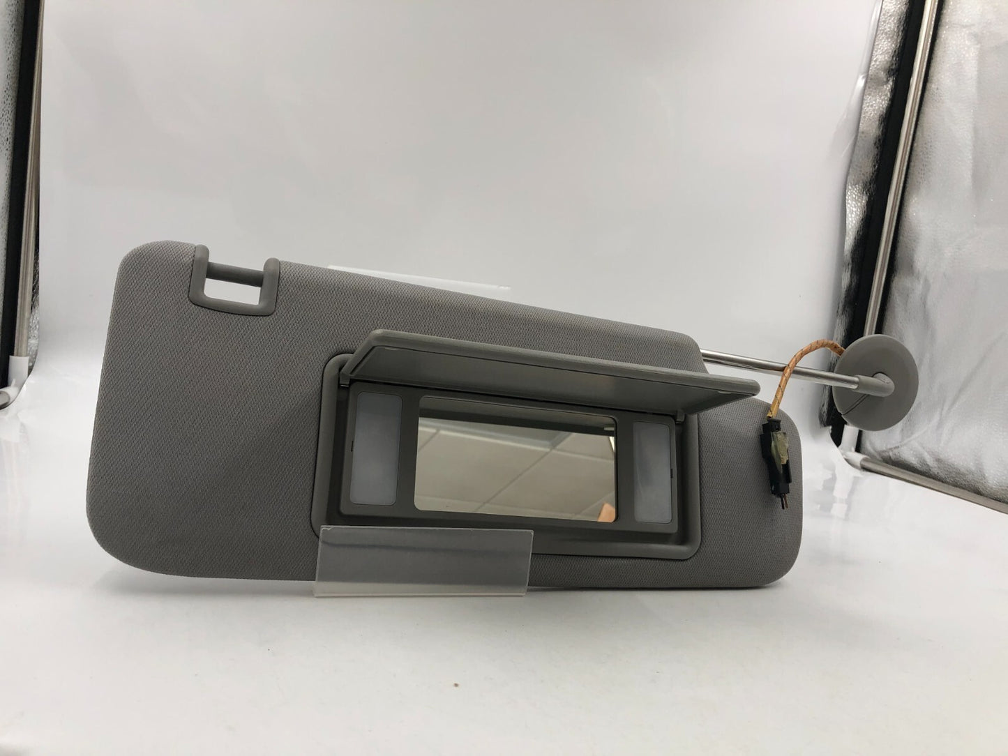 2016-2023 Chevrolet Malibu Passenger Sun Visor Illuminated OEM A01B32052