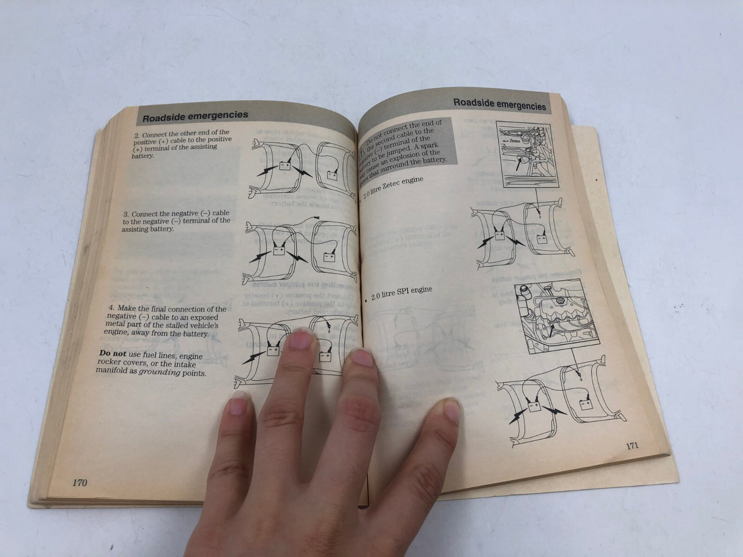 2000 Ford Focus Owners Manual OEM C04B19054