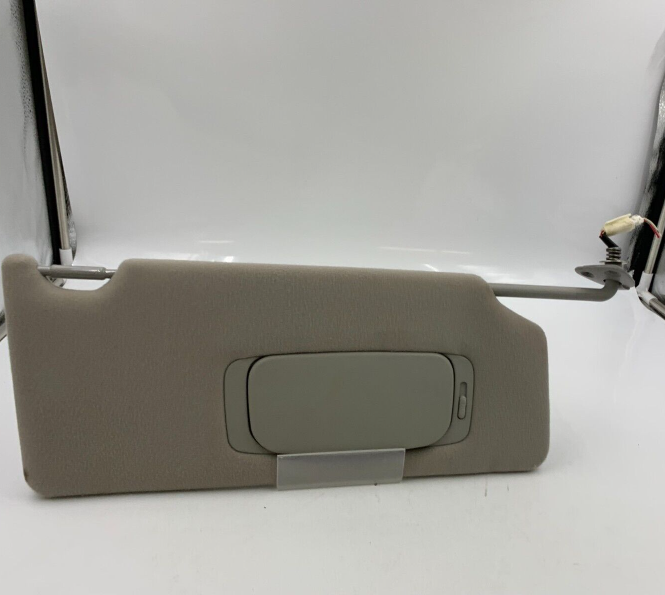 2005-2012 Toyota Avalon Passenger Sun Visor Beige Illuminated OEM E03B67003