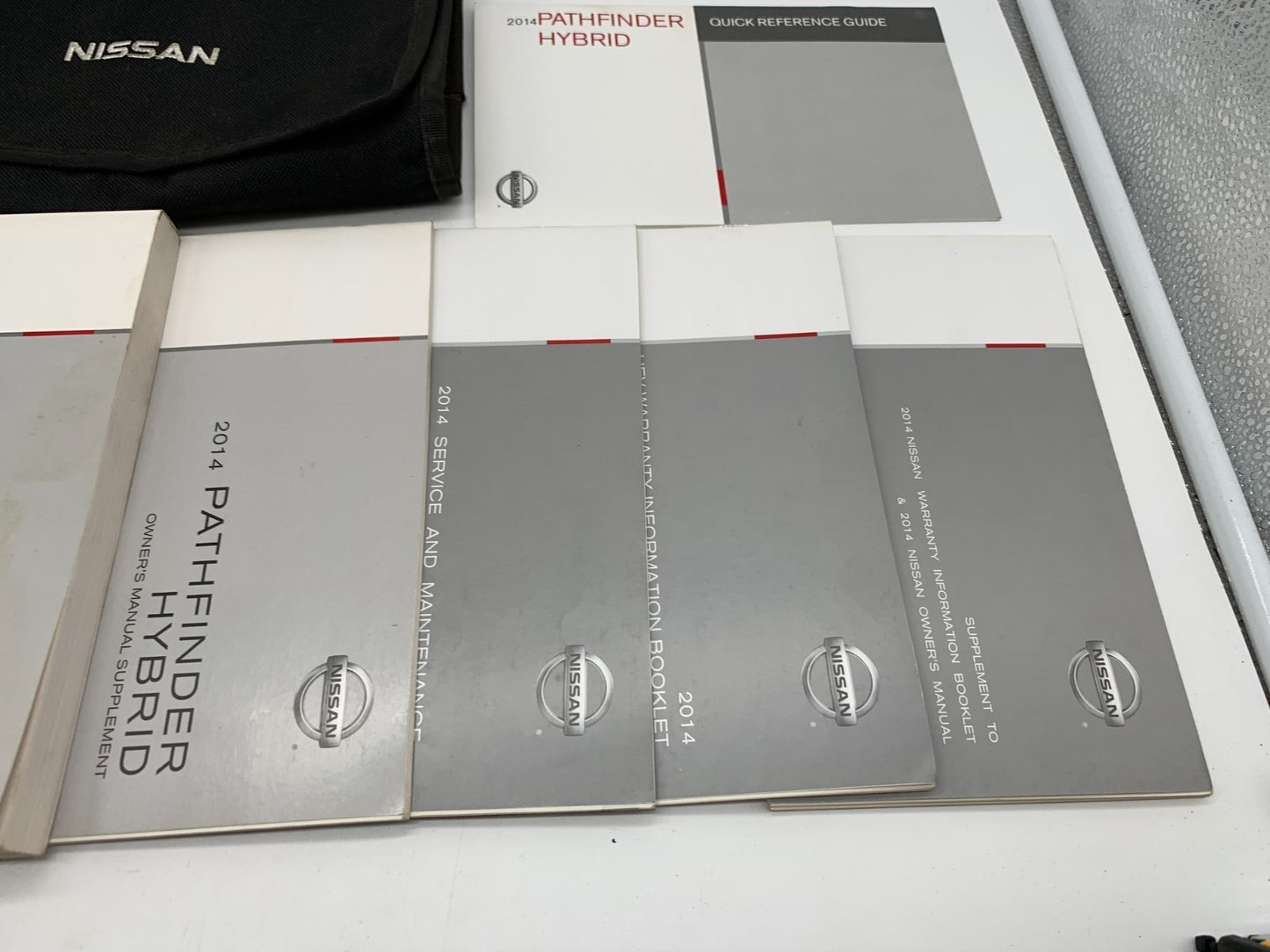 2014 Nissan Pathfinder Owners Manual Set with Case OEM