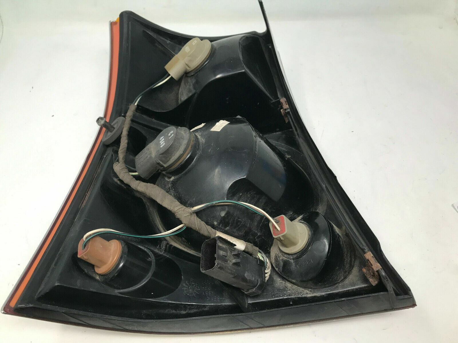 2004-2008 Chrysler Pacifica Passenger Side Tail Light Taillight OEM B01B53001