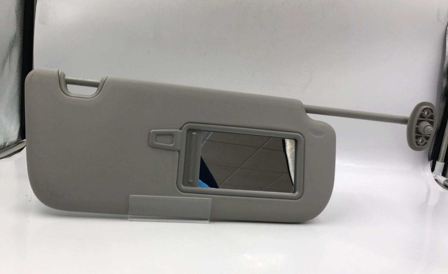 2014-2019 Kia Soul Passenger Sun Visor Gray Illuminated OEM B03B12003