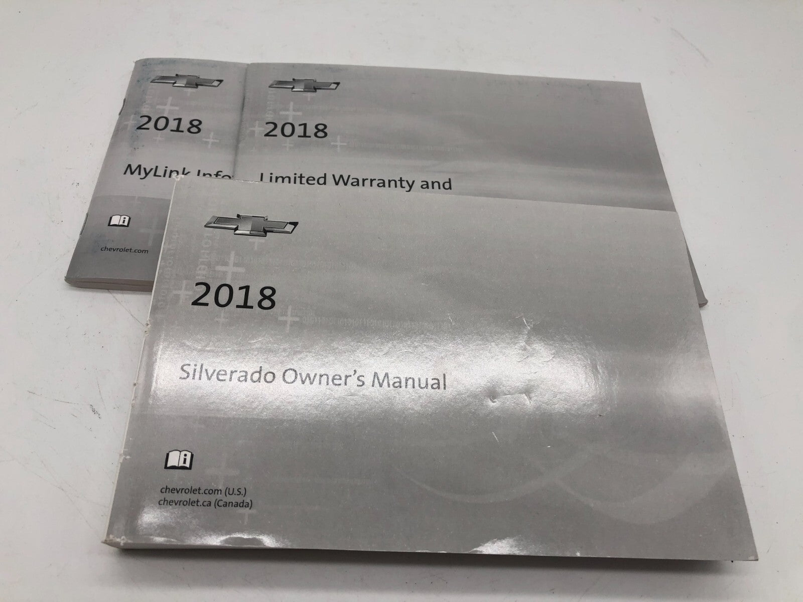 2018 Chevrolet Silverado Owners Manual Set OEM D03B61007