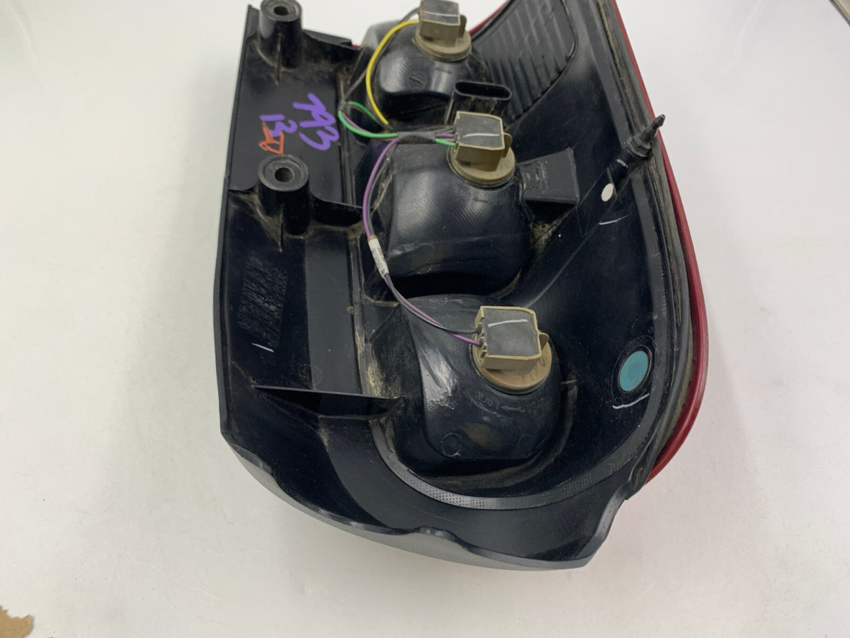 2005-2007 Buick Terraza Passenger Side Tail Light Taillight OEM C03B17090