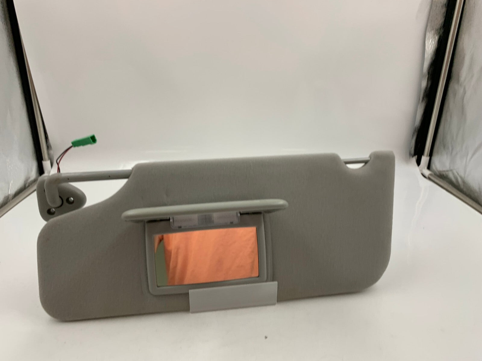 2005-2007 Mercury Montego Driver Sun Visor Gray Illuminated OEM E02B63002