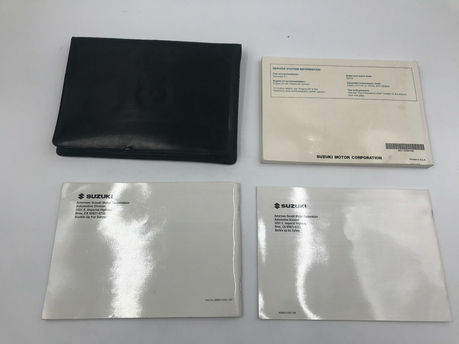 2004 Suzuki Forenza Owners Manual Set with Case B02B22041