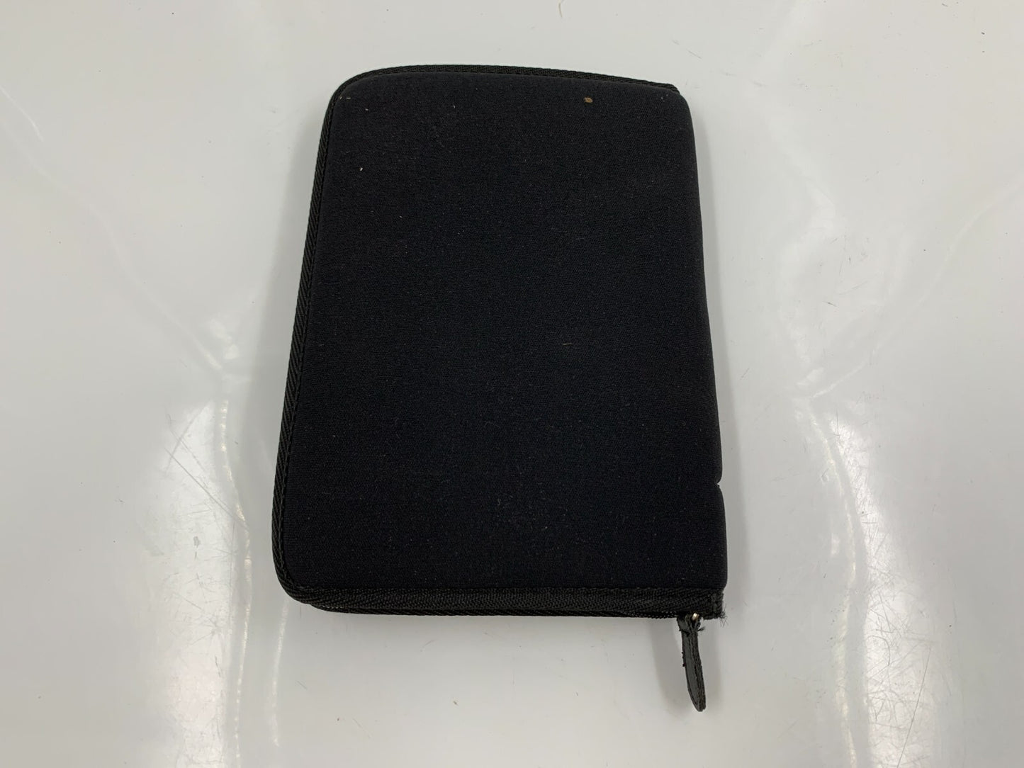 2004 Ford Taurus Owners Manual with Case OEM D04B33084