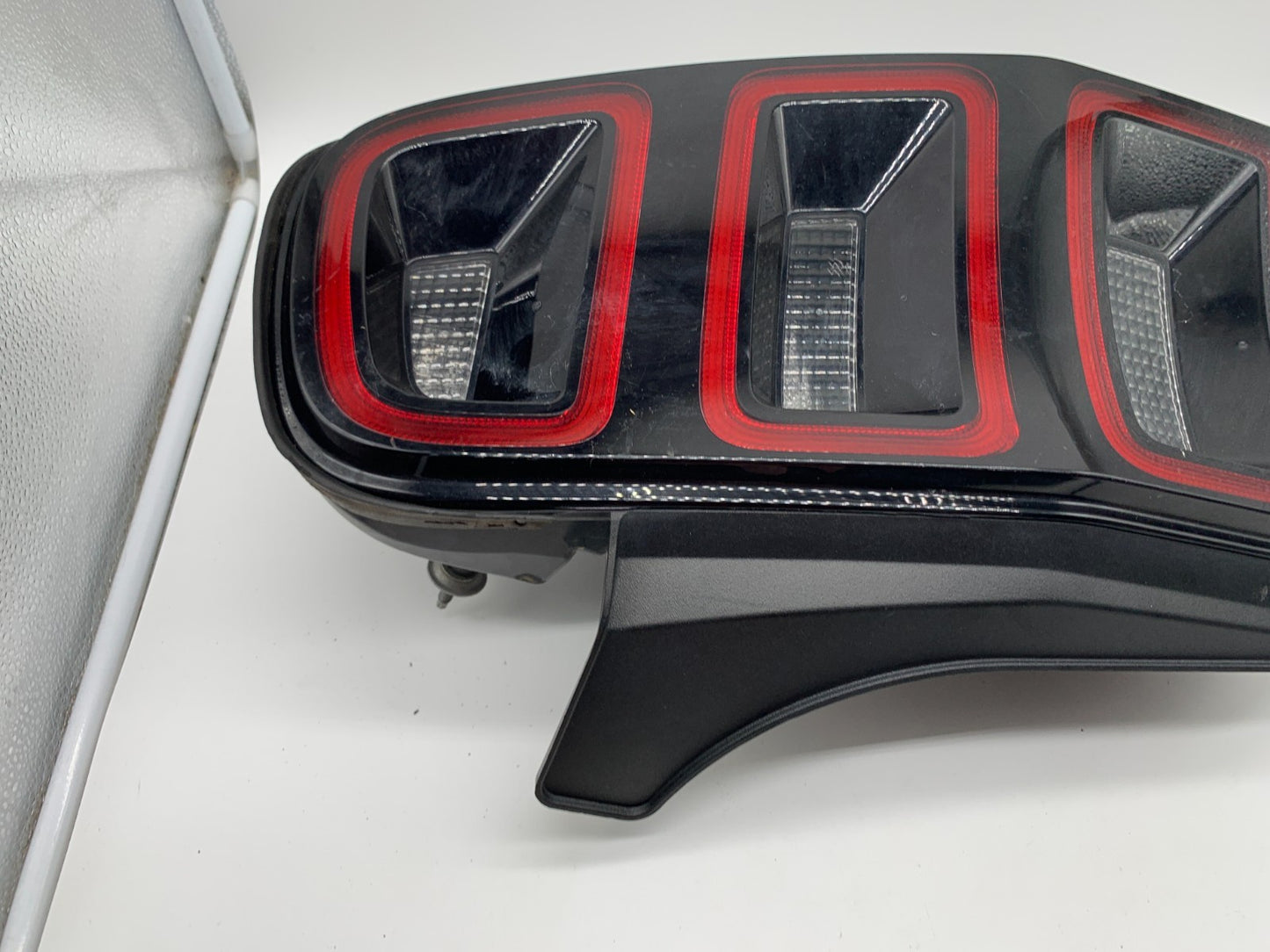 2013-2014 Ford Mustang Passenger Side Tail Light Taillight OEM B02B27013