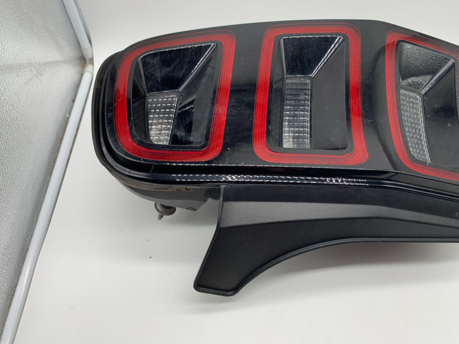 2013-2014 Ford Mustang Passenger Side Tail Light Taillight OEM B02B27013