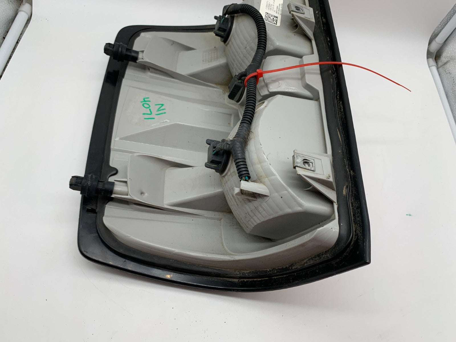 2014-2015 Chevrolet Silverado Passenger Side Tail Light Taillight OEM C03B33001