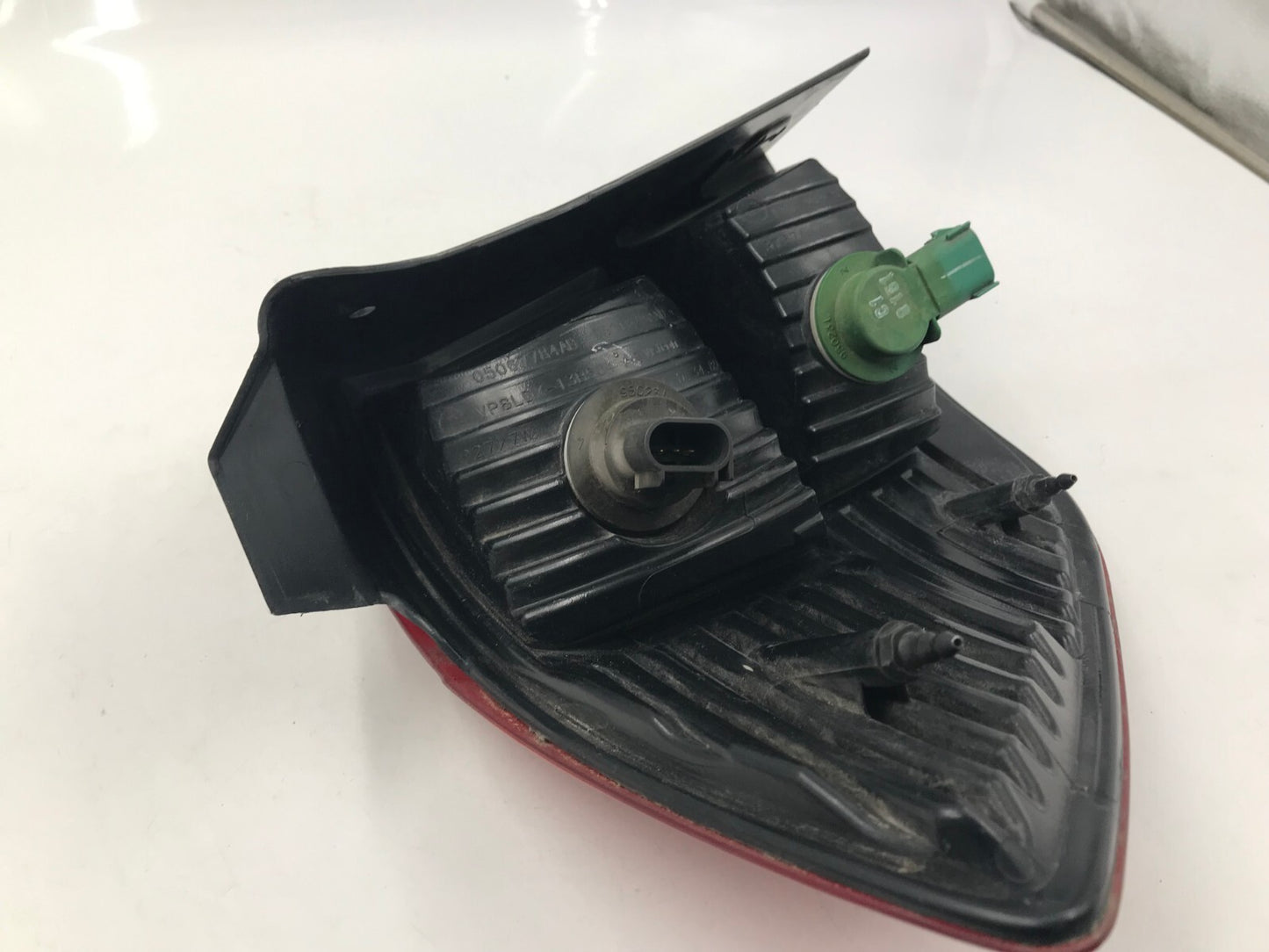 2009-2011 Dodge Journey Passenger Side Tail Light Taillight OEM A02B31019