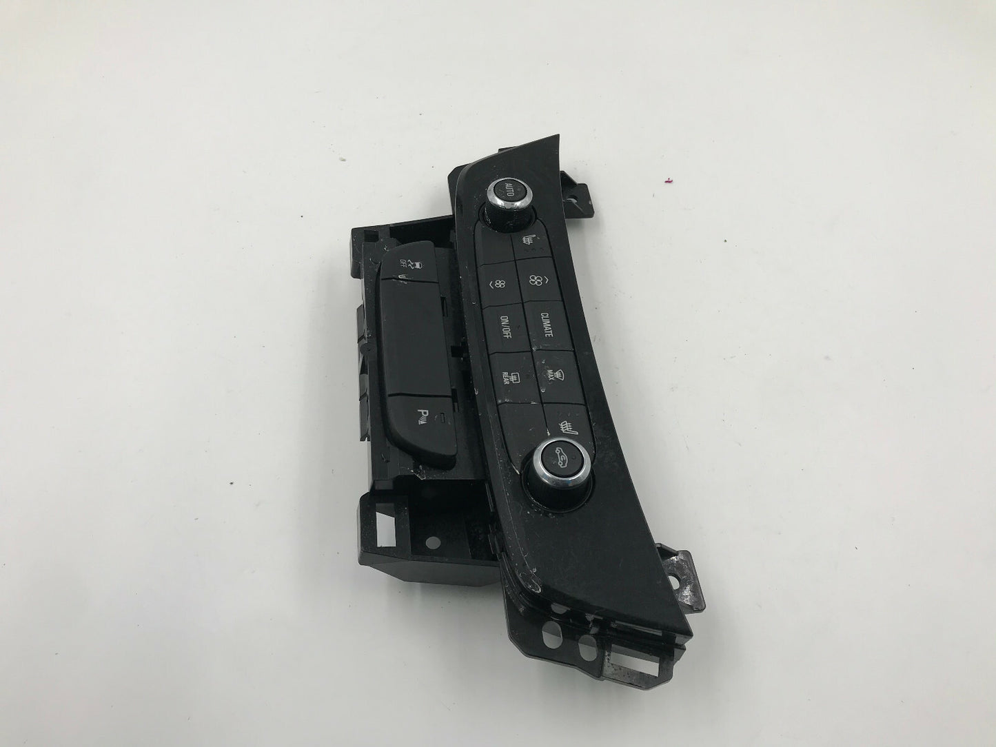 2017 Buick Lacrosse AC Heater Climate Control OEM D02B39010