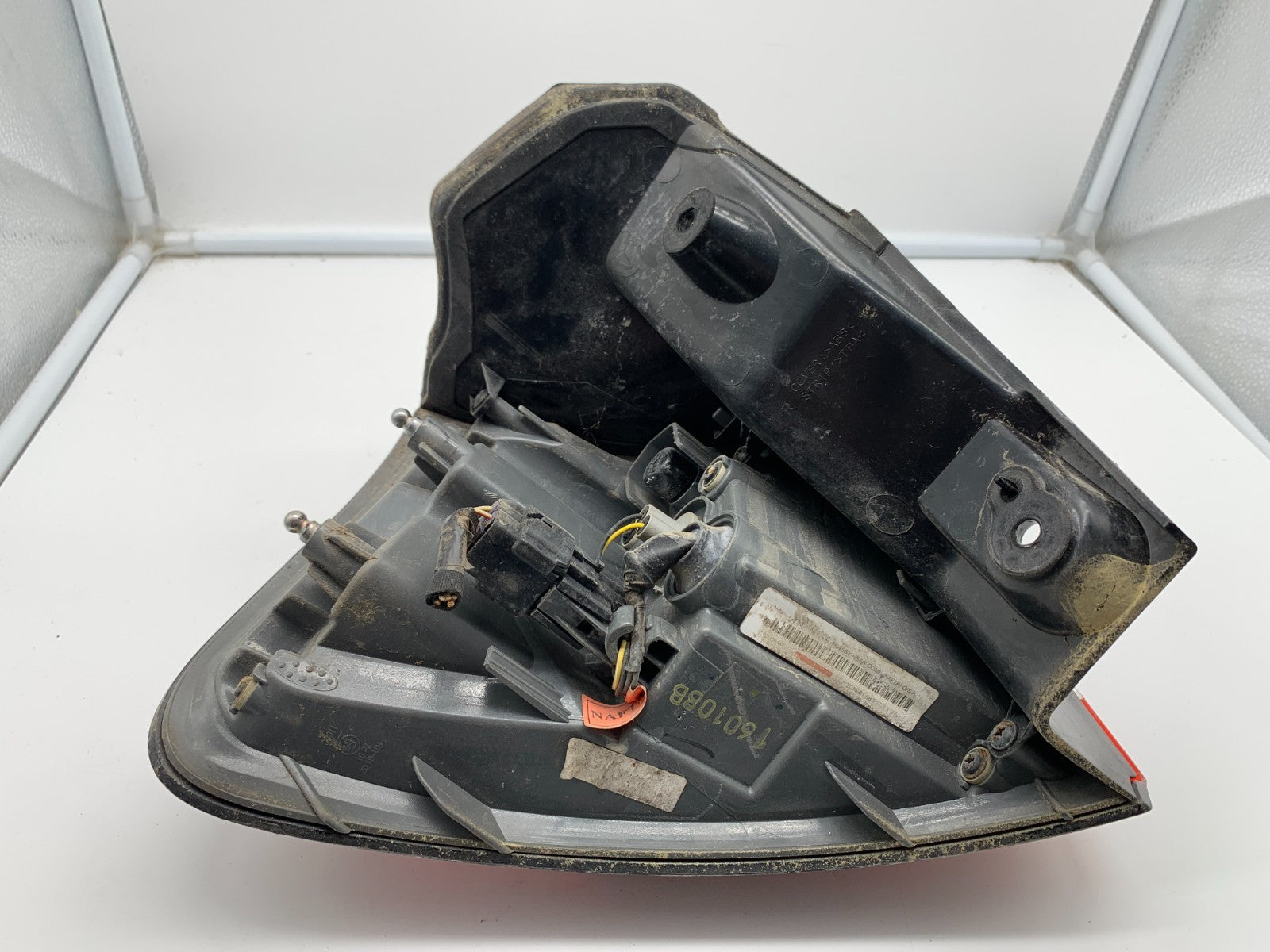 2014-2018 Jeep Grand Cherokee Passenger Side Tail Light Taillight OEM C04B61005