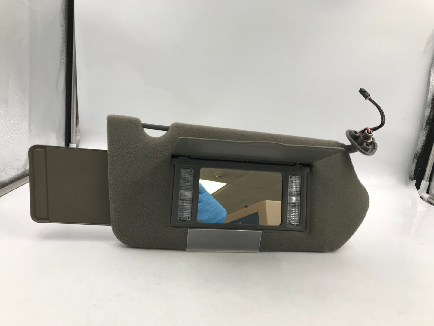 2000-2005 Chevrolet Impala Passenger Sun Visor Gray Illuminated OEM E01B41080