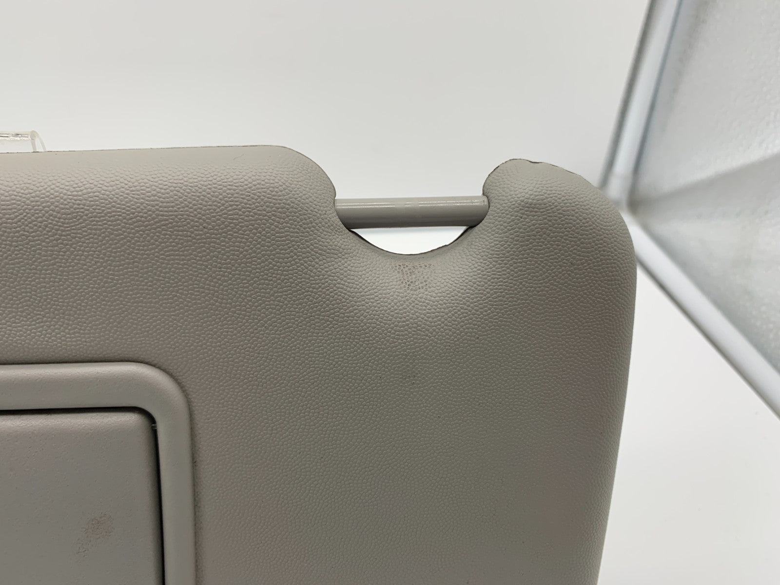 2003-2007 Cadillac CTS Driver Sun Visor Gray Illuminated OEM C03B70014