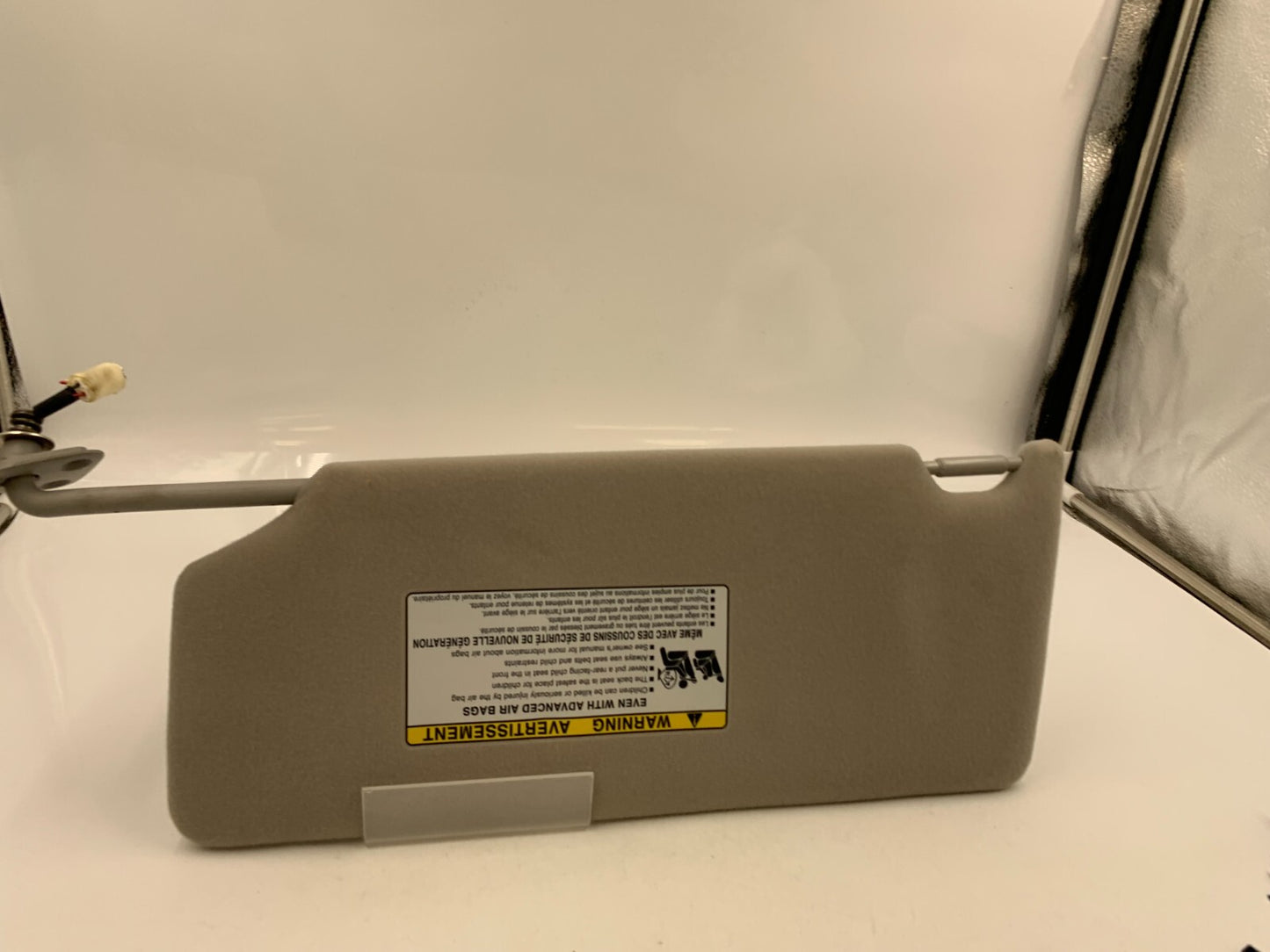 2005-2012 Toyota Avalon Passenger Sun Visor Gray Illumination OEM C04B31063