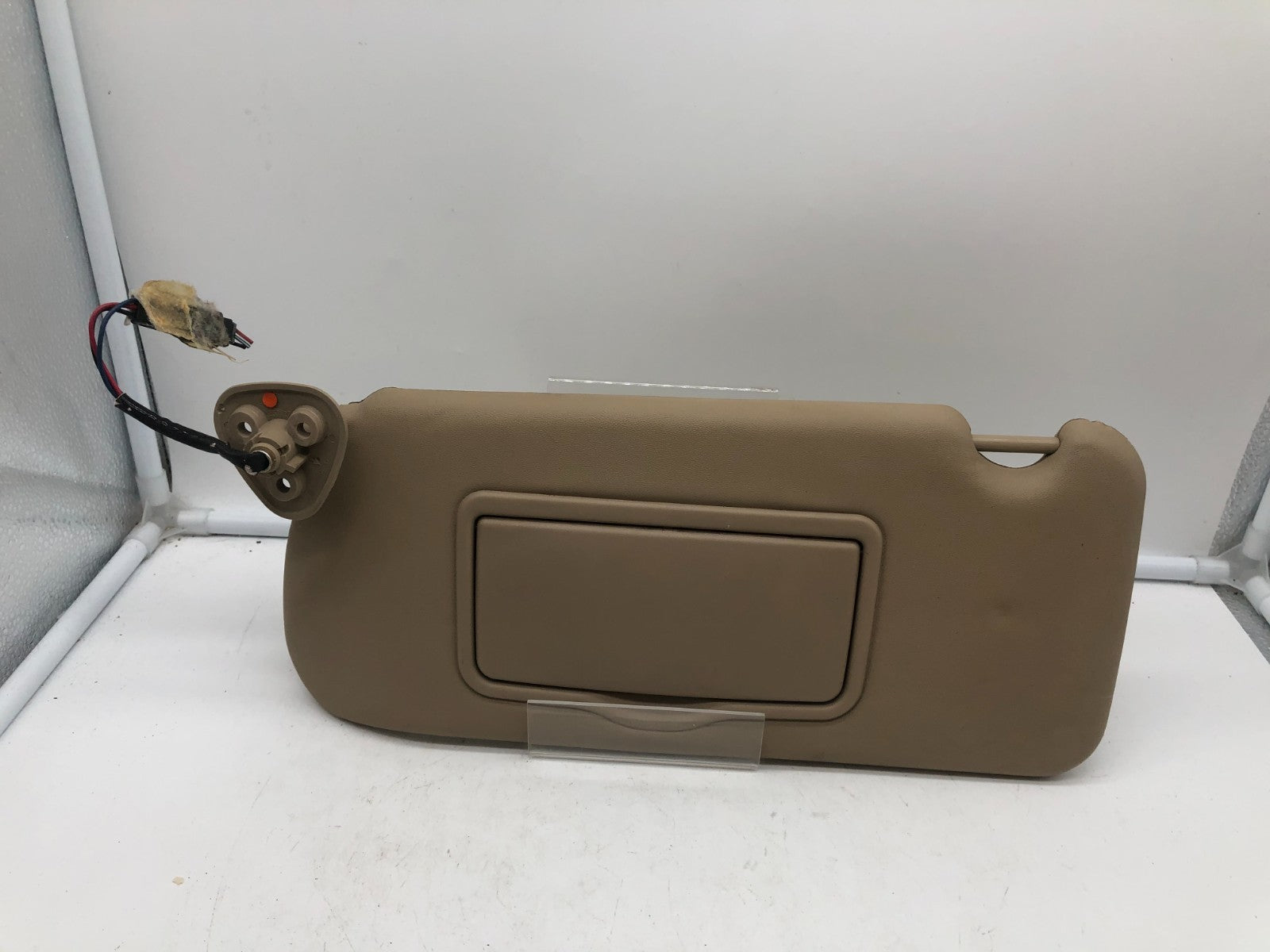 2004-2009 Cadillac SRX Driver Sun Visor Beige Illuminated OEM A01B07002