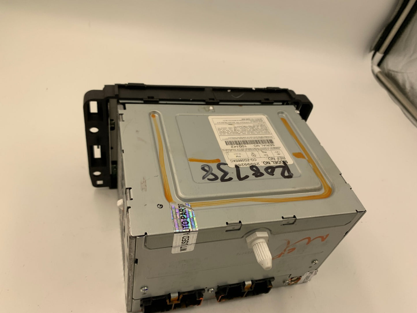 2009 Saturn Outlook AM FM CD Player Radio Receiver OEM 2599288