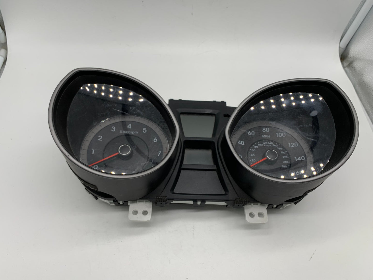 2016-2017 Hyundai Elantra Htbk GT Instrument Cluster 1,400 Miles OEM A04B42008