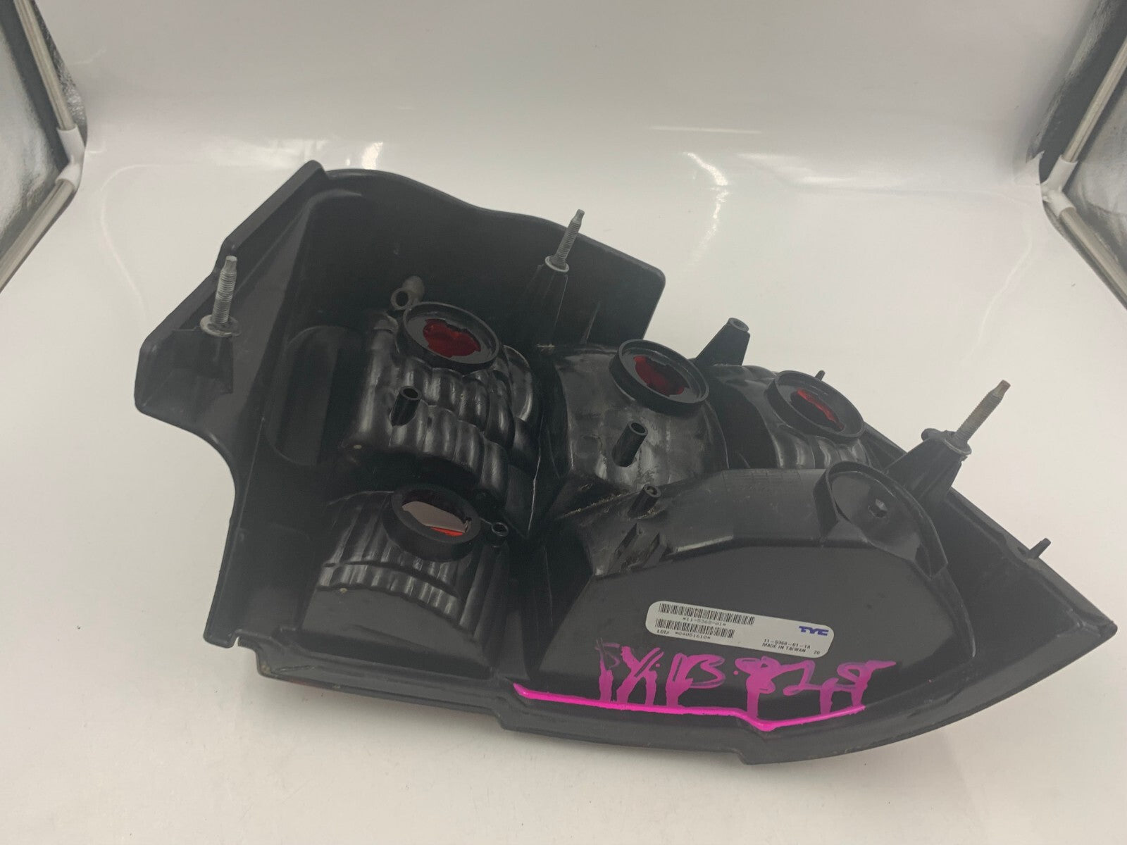 1999-2002 Ford Mustang Driver Side Tail Light Taillight OEM D01B59006