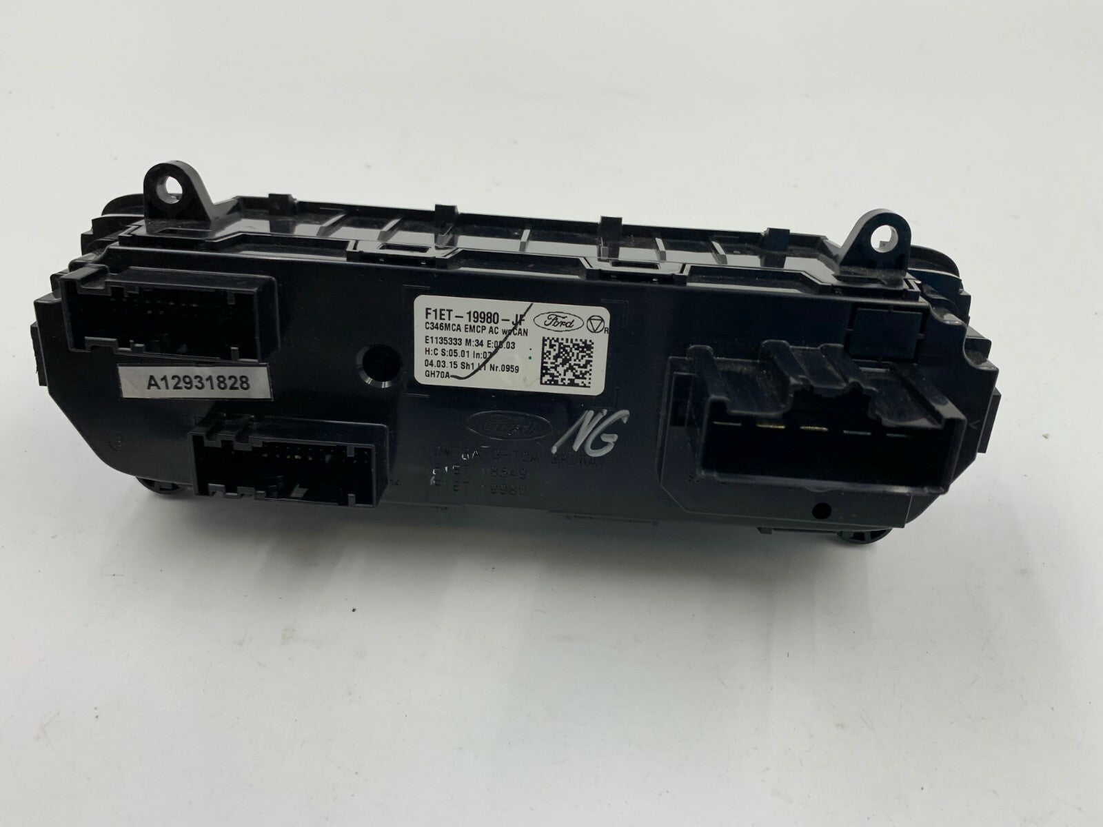 2015-2018 Ford Focus AC Heater Climate Control Unit OEM B02B24010