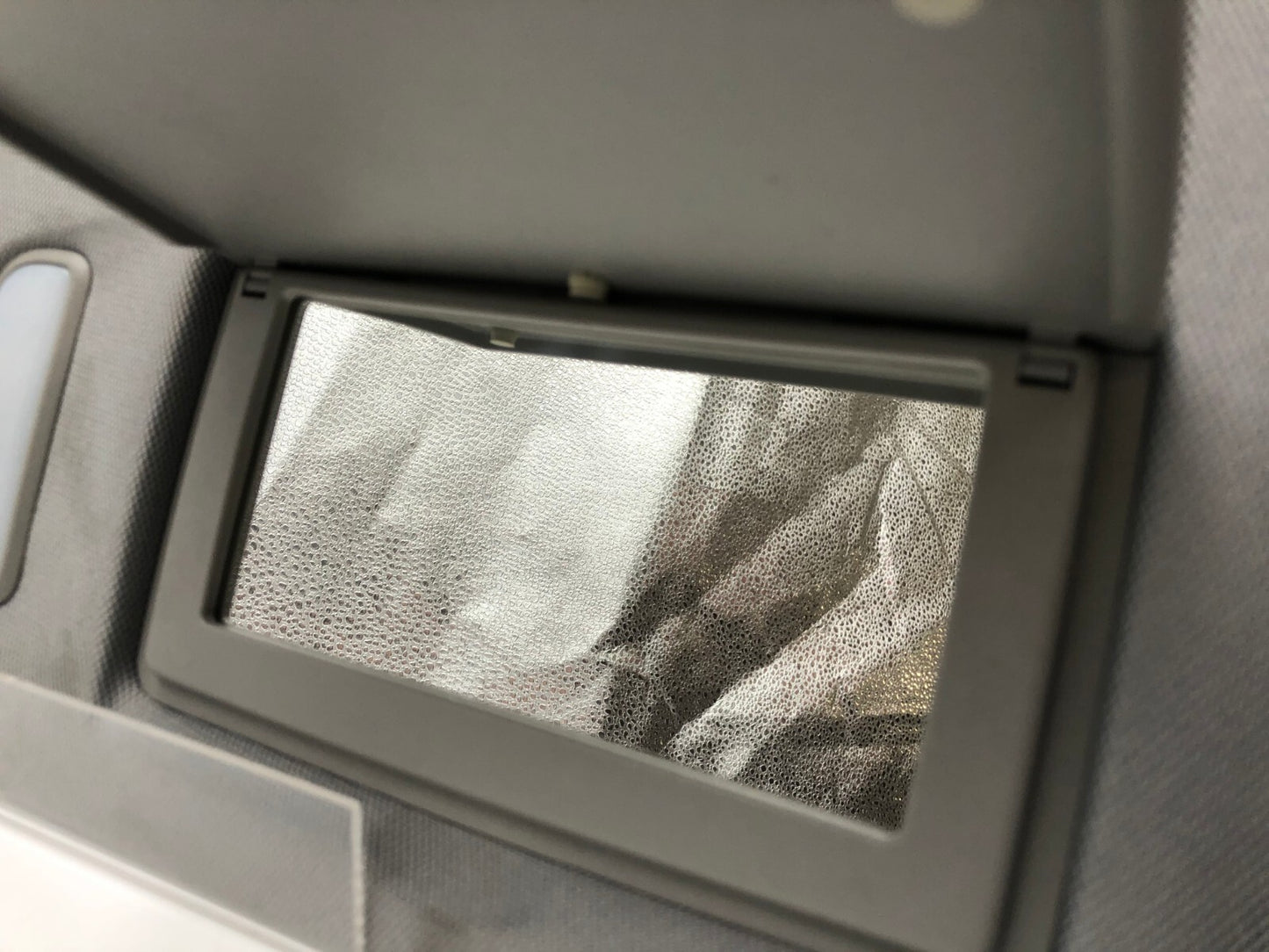 2017-2021 Chevrolet Trax Passenger Sun Visor Gray Illuminated A04B29054