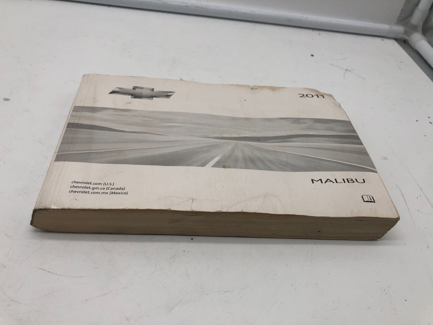 2011 Chevrolet Malibu Owners Manual OEM B03B41077