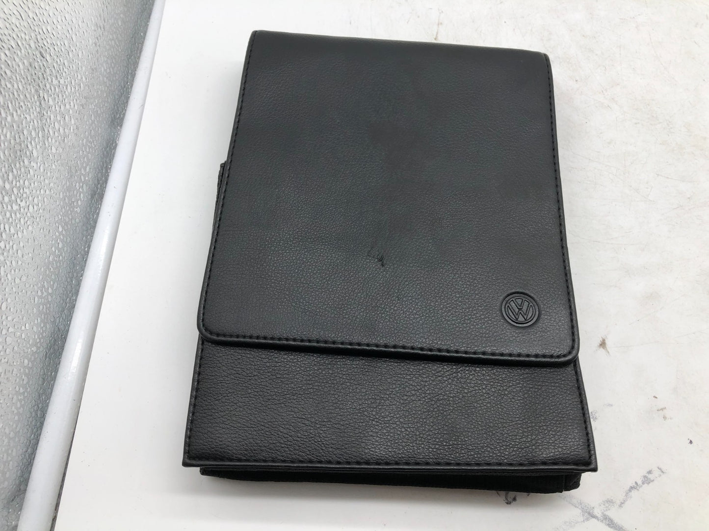 2018 Volkswagen Atlas Cross Sport Owners Manual Set with Case OEM B01B35009