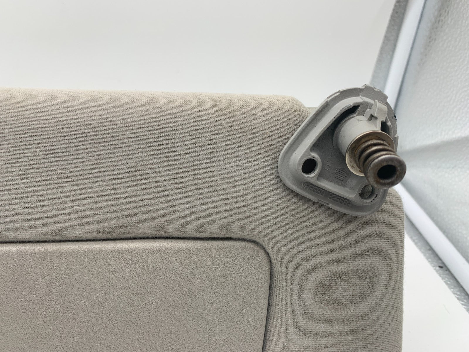 2002-2006 Toyota Camry Passenger Sun Visor Gray OEM A04B29006