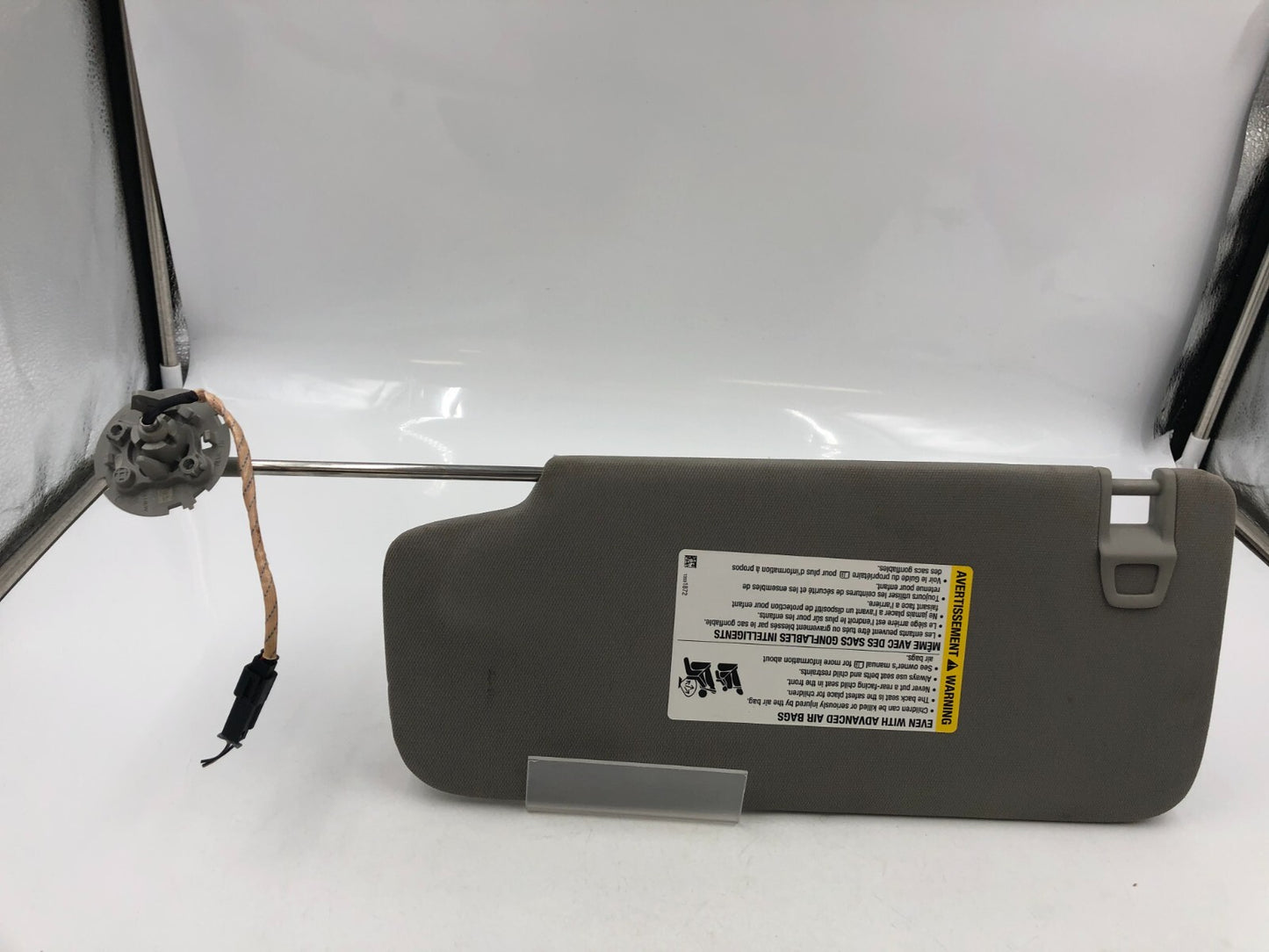 2018-2019 Buick Enclave Passenger Sun Visor Gray Illuminated OEM B01B15027