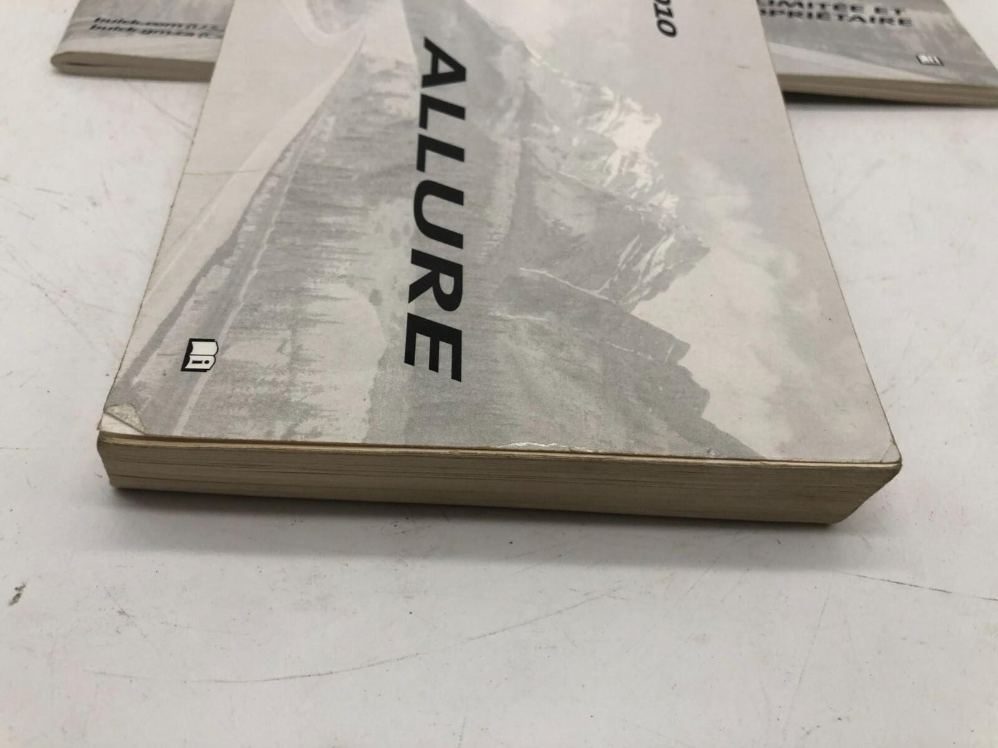 2010 Buick Allure Owners Manual Set OEM D02B62010