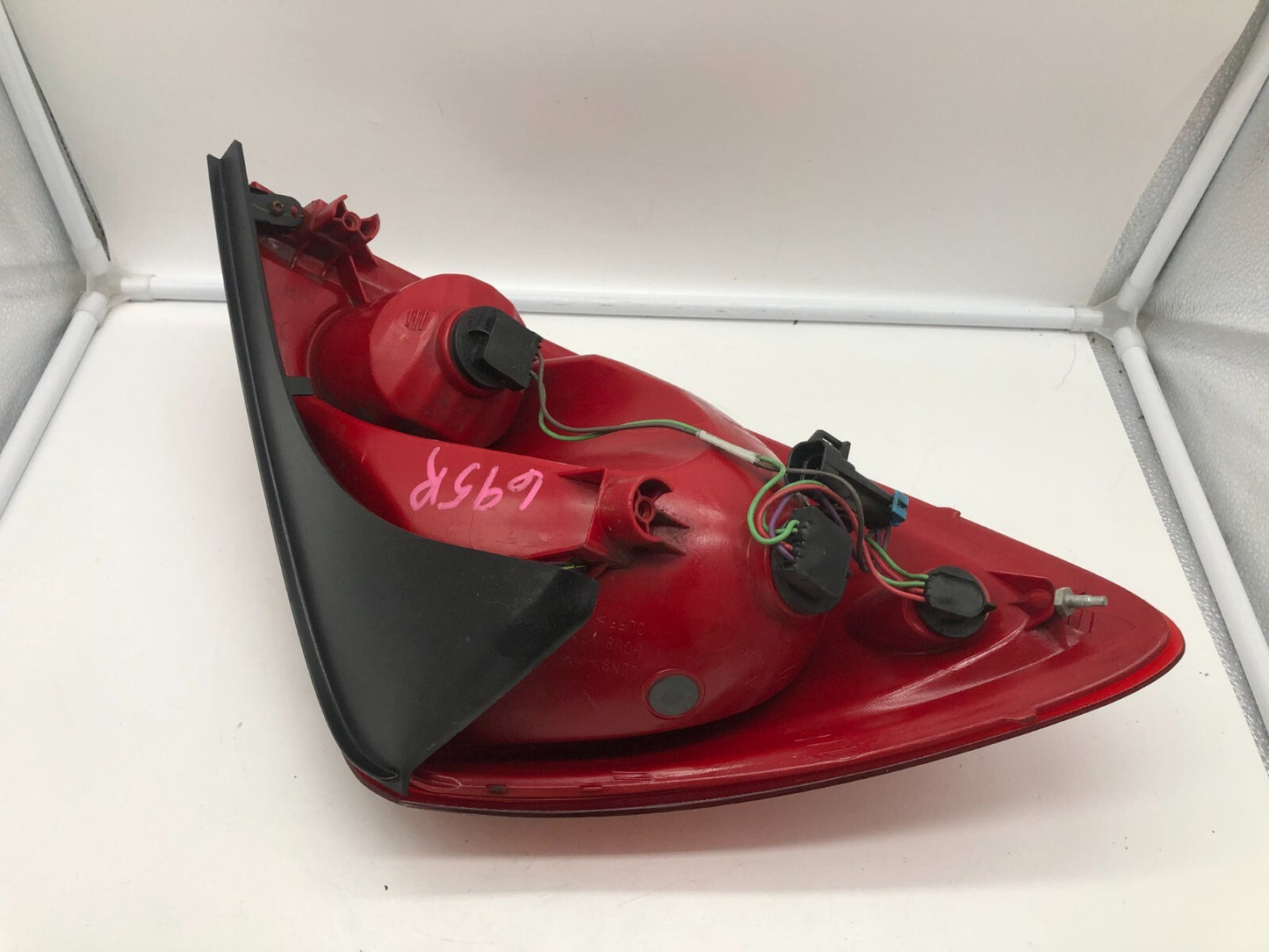 2005-2010 Pontiac G6 Sedan Passenger Side Tail Light Taillight OEM A03B04001