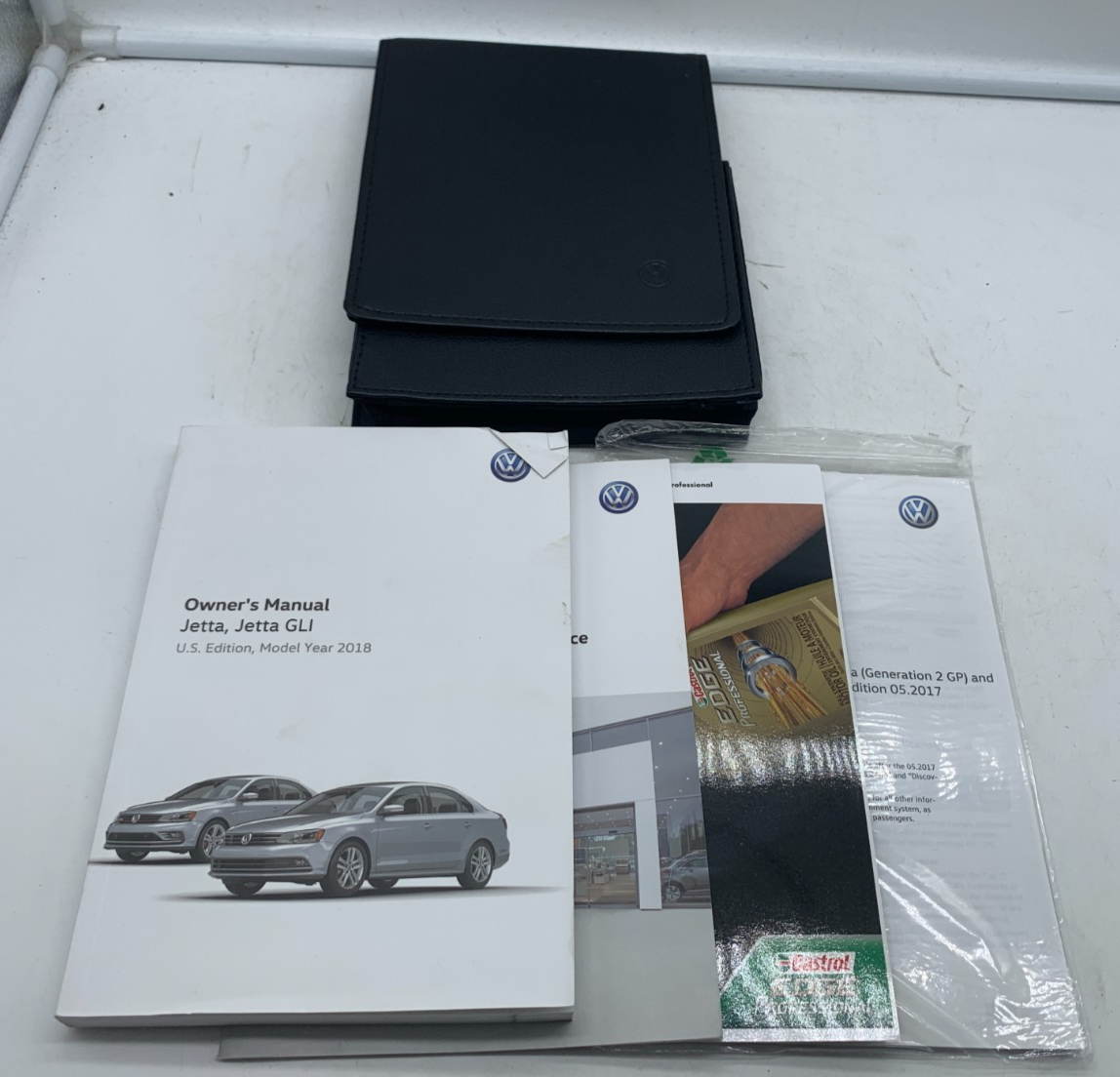 2018 Volkswagen Jetta GLI Owners Manual Set with Case OEM R01B15002