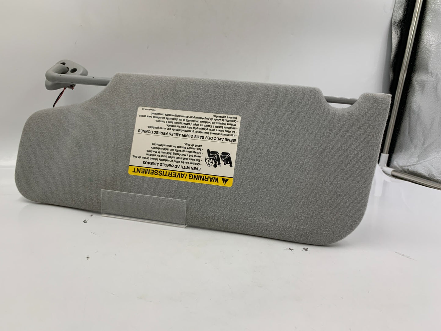 2005-2007 Ford Five Hundred Passenger Sun Visor Illuminated Gray OEM D04B46014
