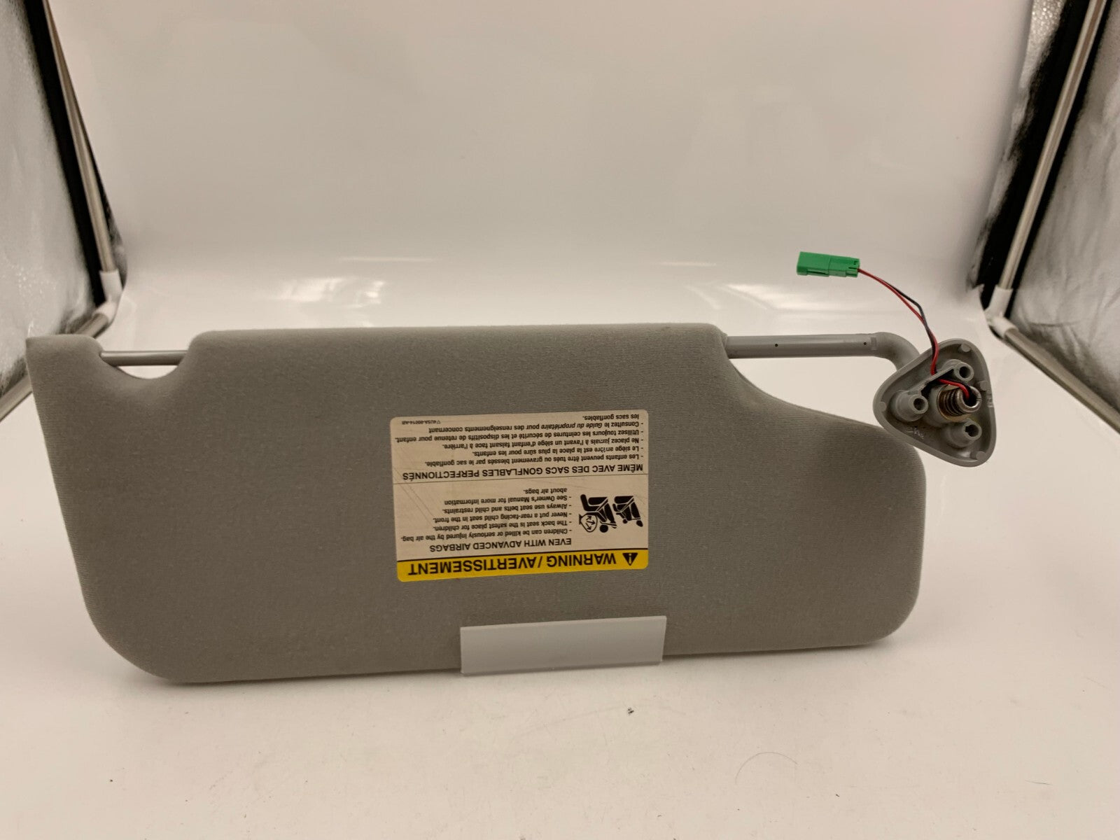 2005-2007 Mercury Montego Driver Sun Visor Gray Illuminated OEM E02B63002