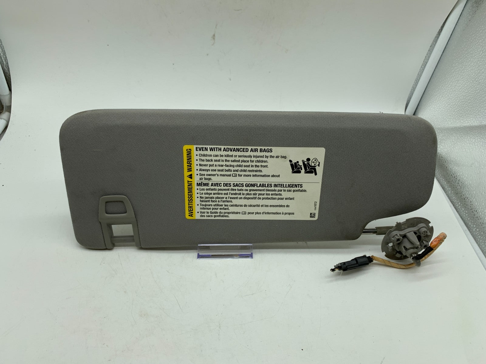 2018-2024 Chevrolet Equinox Passenger Sun Visor Gray OEM B01B28006