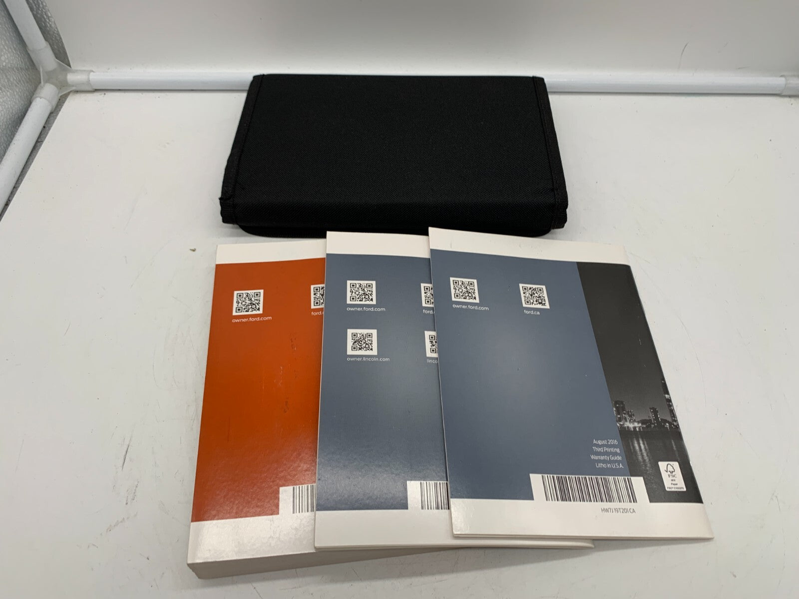 2017 Ford Fusion Owners Manual Set with Case OEM C04B41003