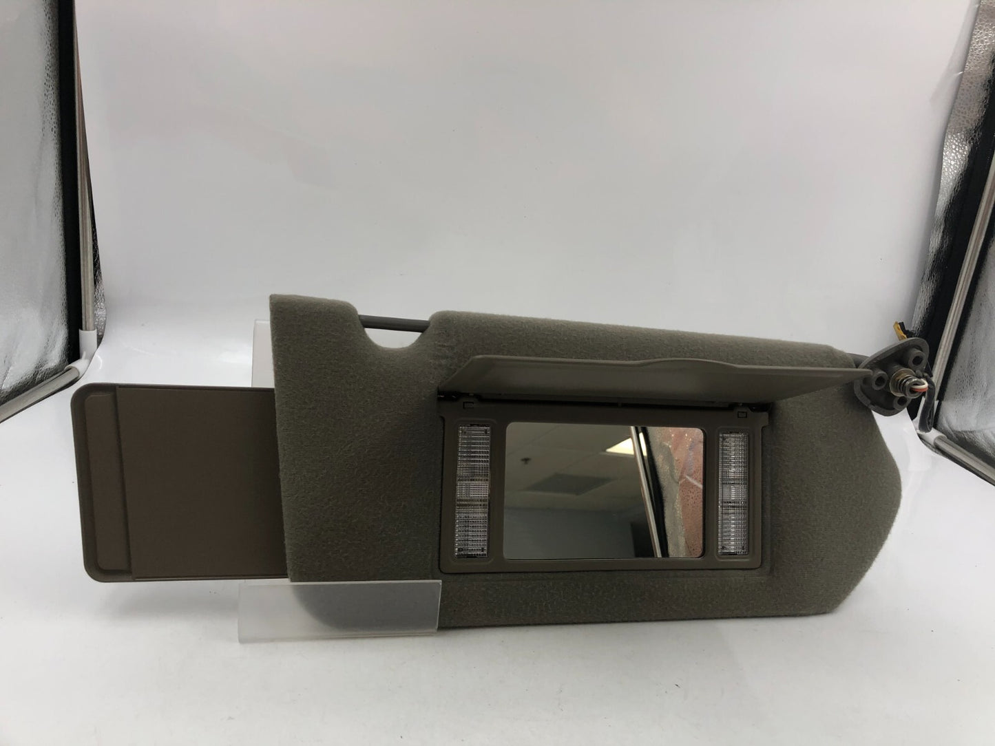 2000-2005 Chevrolet Impala Passenger Sun Visor Gray Illuminated OEM E01B18034