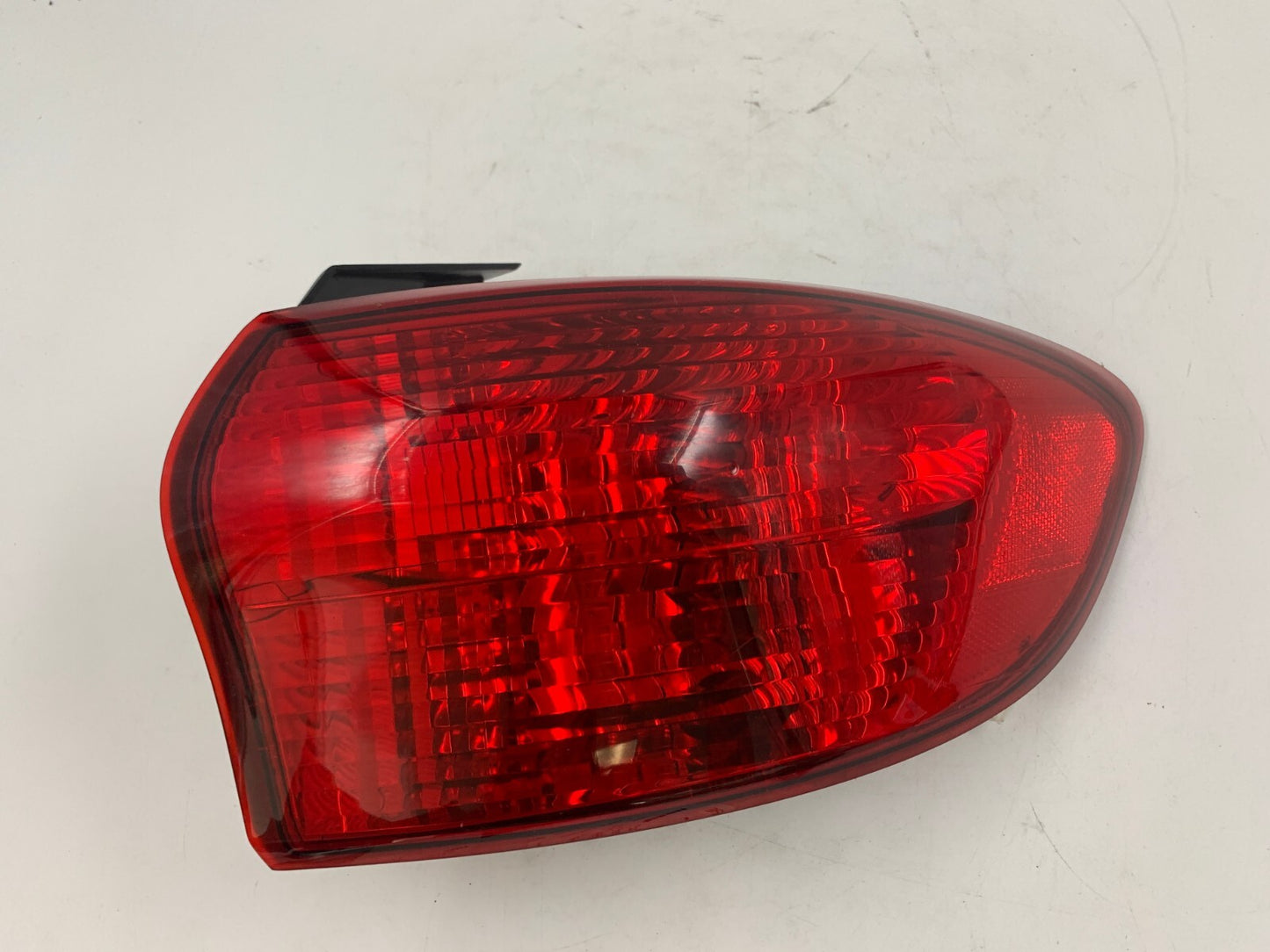 2007 Subaru Tribeca Passenger Side Tail Light Taillight OEM E02B59003